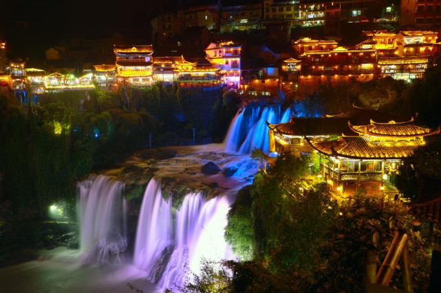 凤凰张家界 高铁去 高铁回  4天3晚 【G4臻享版】张家界国家森林公园·黄龙洞 天门山国家森林公园·天子山·袁家界·魅力湘西 芙蓉镇·凤凰古城·沱江泛舟 汽车四日游