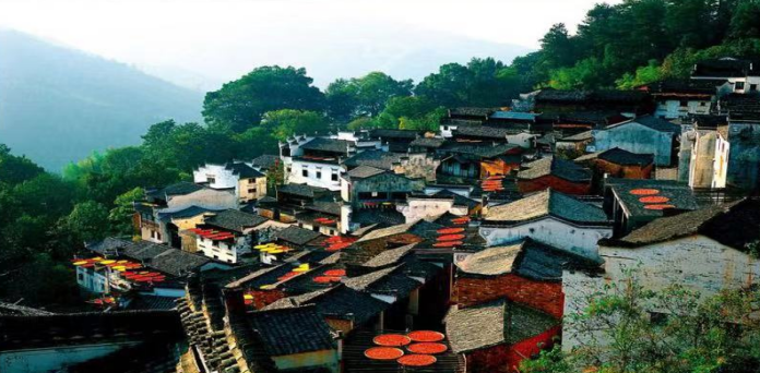 江西 汽车去 汽车回 3天2晚 【婺源秋色】晒秋篁岭品民俗✦网红打卡弦高古城✦瓷都景德镇✦品质三日游