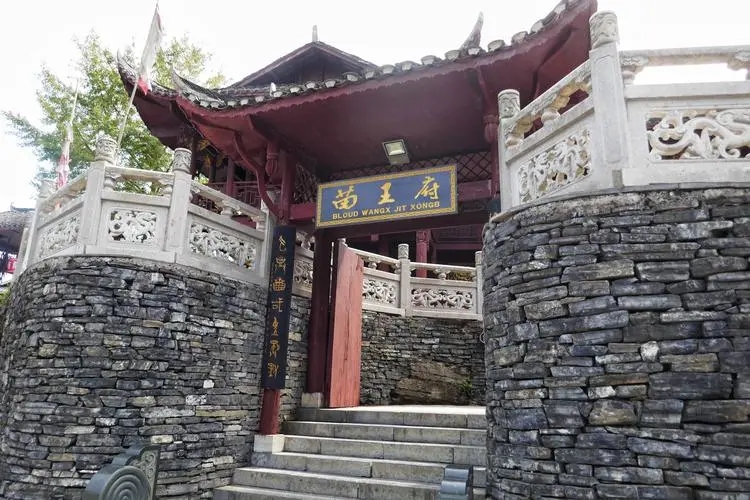 湘西 汽车去 汽车回  1天0晚 【XMT寻梦边城】边城茶洞古镇、清江画廊船游三省1日游