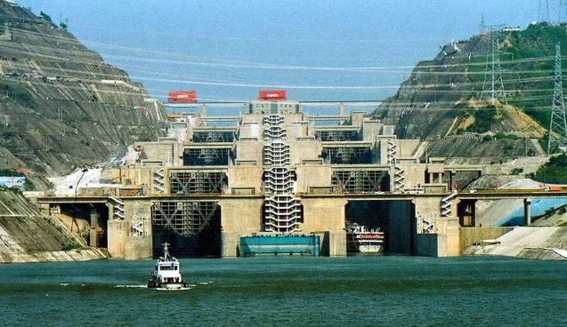 湖北 汽车去 汽车回  3天2晚 新散拼【王牌三峡】送2早4正，两坝一峡（过船闸游葛洲坝）+三峡大坝+西陵峡全景汽车三日游