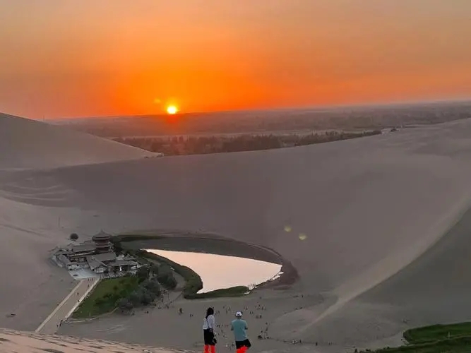 甘肃青海 飞机去 飞机回  8天7晚 【HZ千年胡杨】兰州-张掖-金塔胡杨林-敦煌-翡翠湖-大柴旦-茶卡-青海湖-塔尔寺双飞8日游