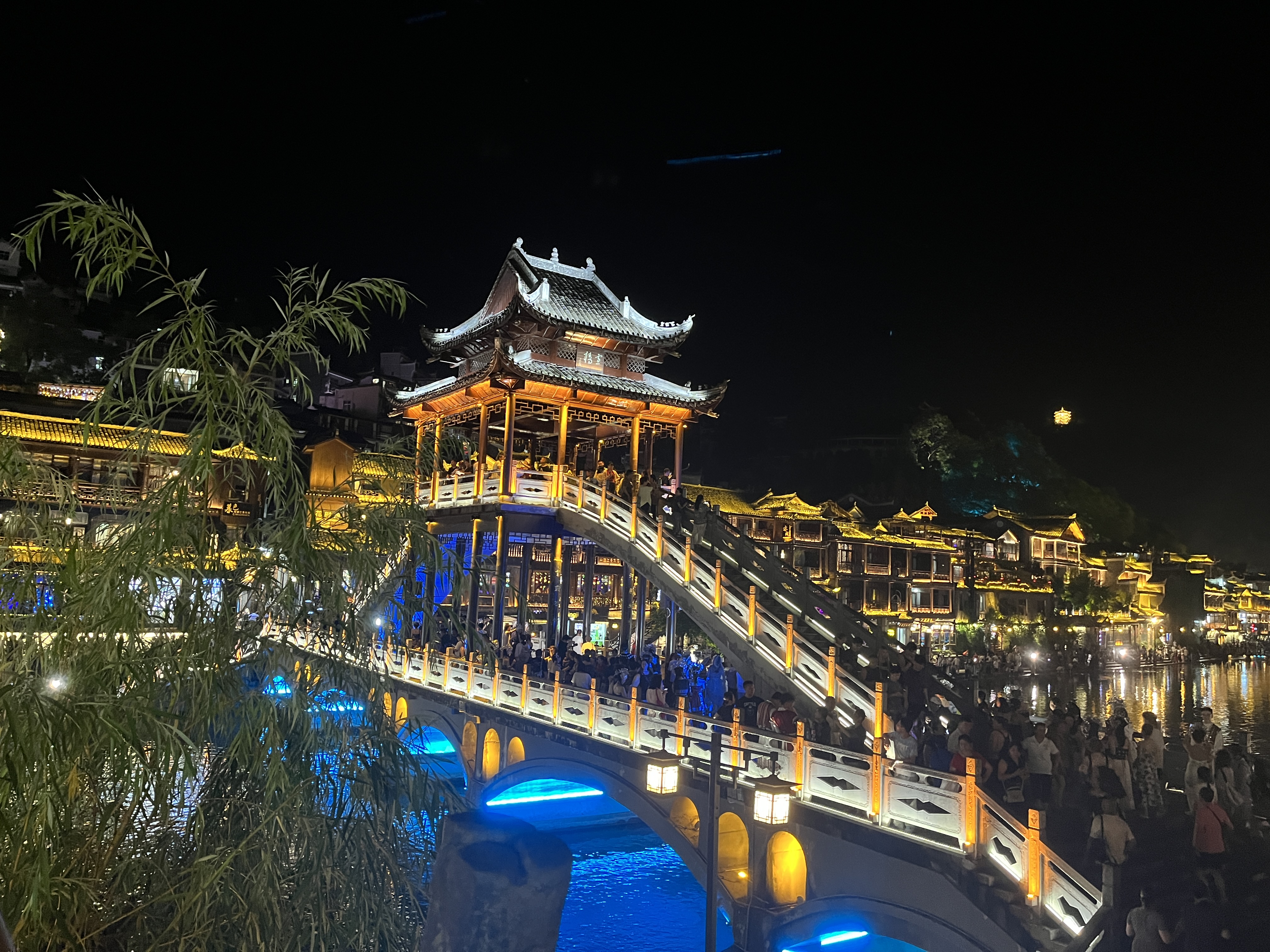 张家界 汽车去 汽车回  3天2晚 长沙起止：黄龙洞、天门山、凤凰三日游
