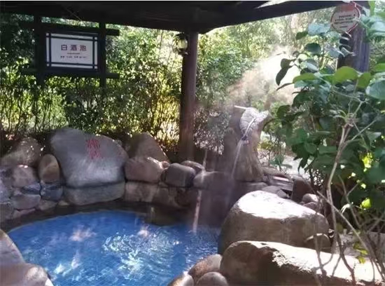 长沙 汽车去 汽车回  1天0晚 【￥99吃年猪宴啦】灰汤金太阳温泉+年猪宴一日游