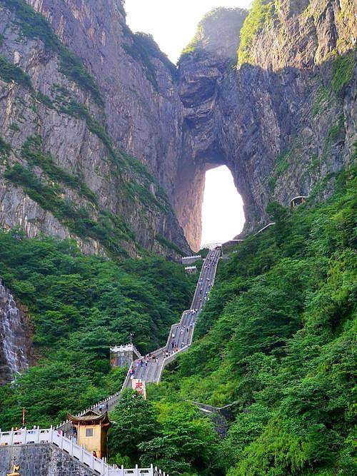 凤凰张家界 汽车去 汽车回  3天2晚 森林公园·天门山·凤凰3日游（舒适版）
