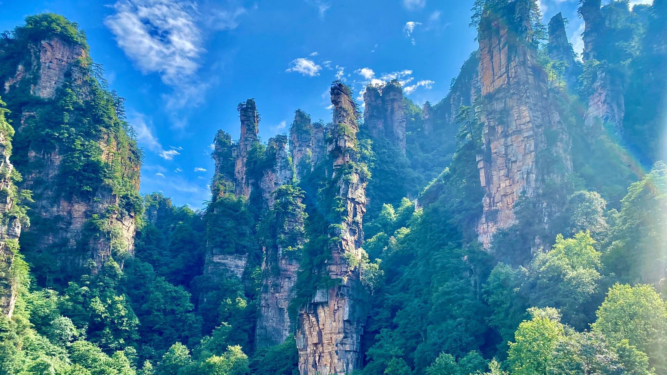 凤凰张家界 汽车去 汽车回  4天3晚 黄龙洞·森林公园·天门山·凤凰（至zun版）