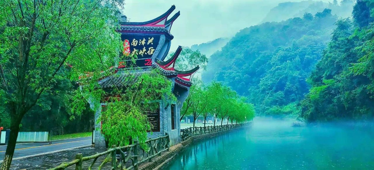 湖北 汽车去 汽车回  3天2晚 长沙起止【花漾三峡】 湖北·三峡大坝+两坝一峡交运游轮+东方年华+荆州博物馆+车溪民俗风景区 汽车纯玩三日游