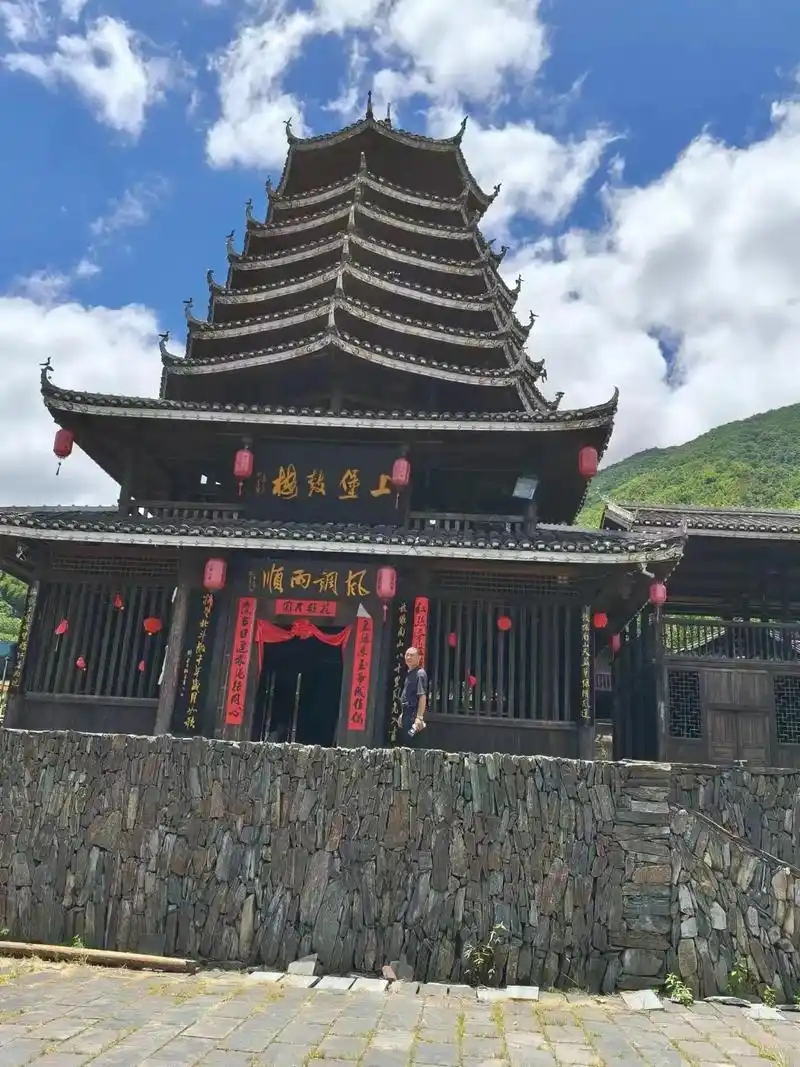 邵阳 游客自理去 游客自理回  2天1晚 【FJJ】绥宁黄桑、大园古苗寨、上堡古国二日游