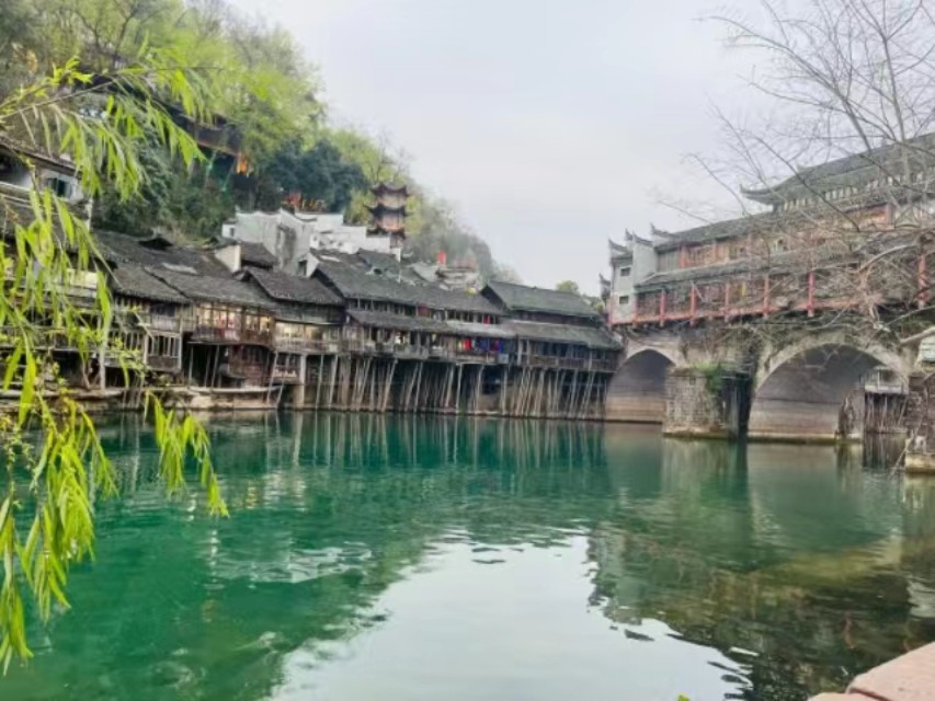 湘西 汽车去 汽车回 2天1晚 【F1】芙蓉镇·凤凰古城·酉水画廊·沱江泛舟 沈从文故居·万寿宫·湘西苗寨 汽车两日游
