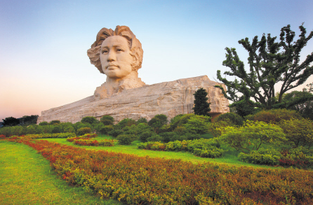 长沙 汽车去 汽车回 1天0晚 【夜长沙】 【2-16人小团】岳麓山登顶、爱晚亭、橘子洲一日游