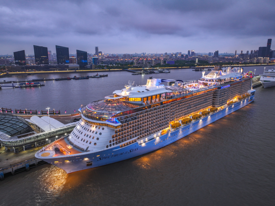 日本邮轮 轮船去 轮船回  6天5晚 【海洋光谱号】香港-冲绳(过夜)-上海5晚6天之旅