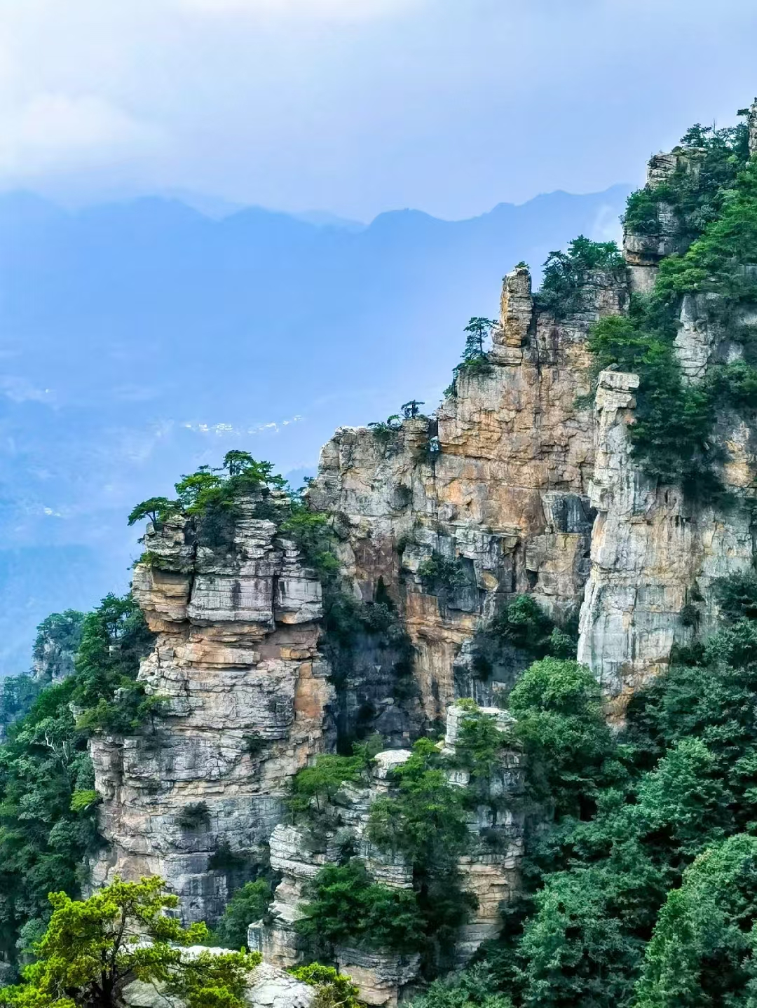 张家界 汽车去 汽车回  5天4晚 【B13仙境-宝森森天凤】 宝峰湖、森林公园、黄石寨、72奇楼、天门山 凤凰古城五日游