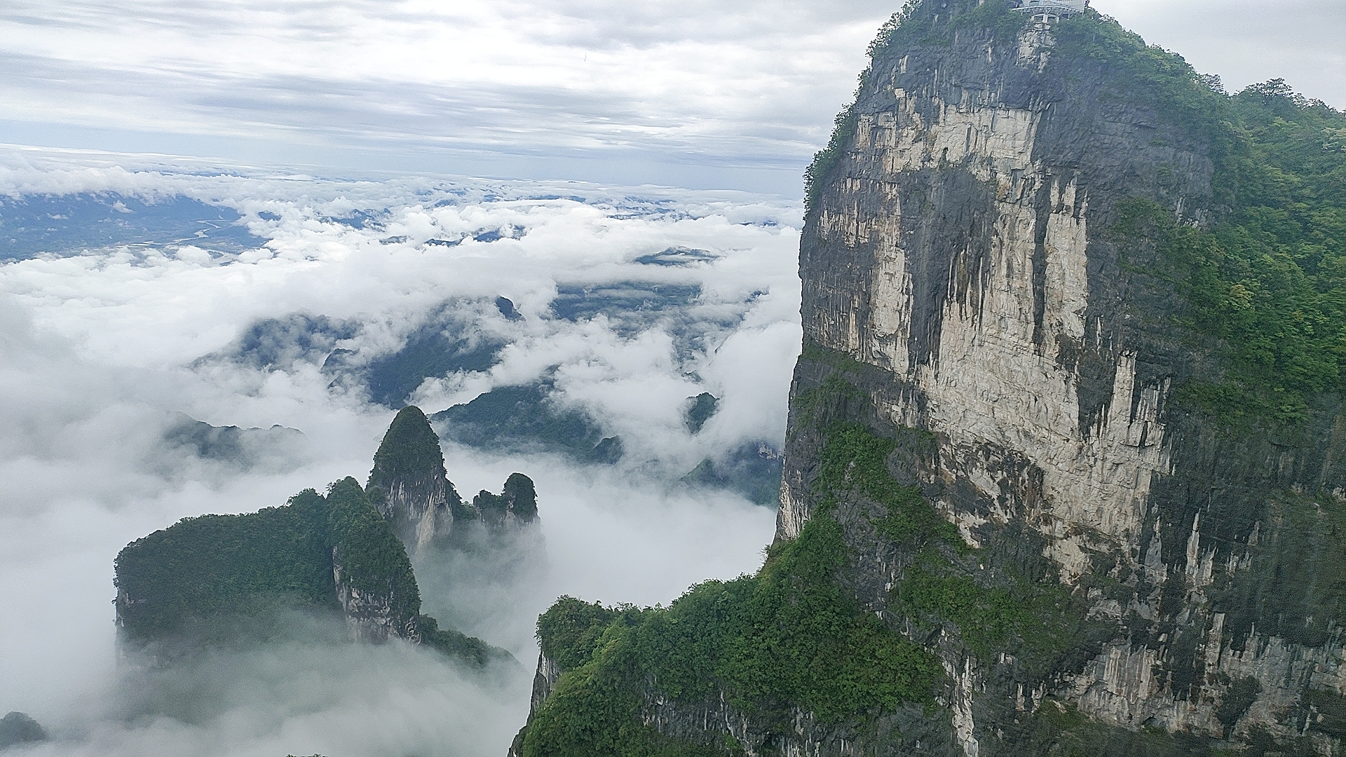 张家界 汽车去 汽车回  4天3晚 【B11探秘-宝玻天凤】 宝峰湖、大峡谷玻璃桥、天门山、七十二奇楼 凤凰古城四日游