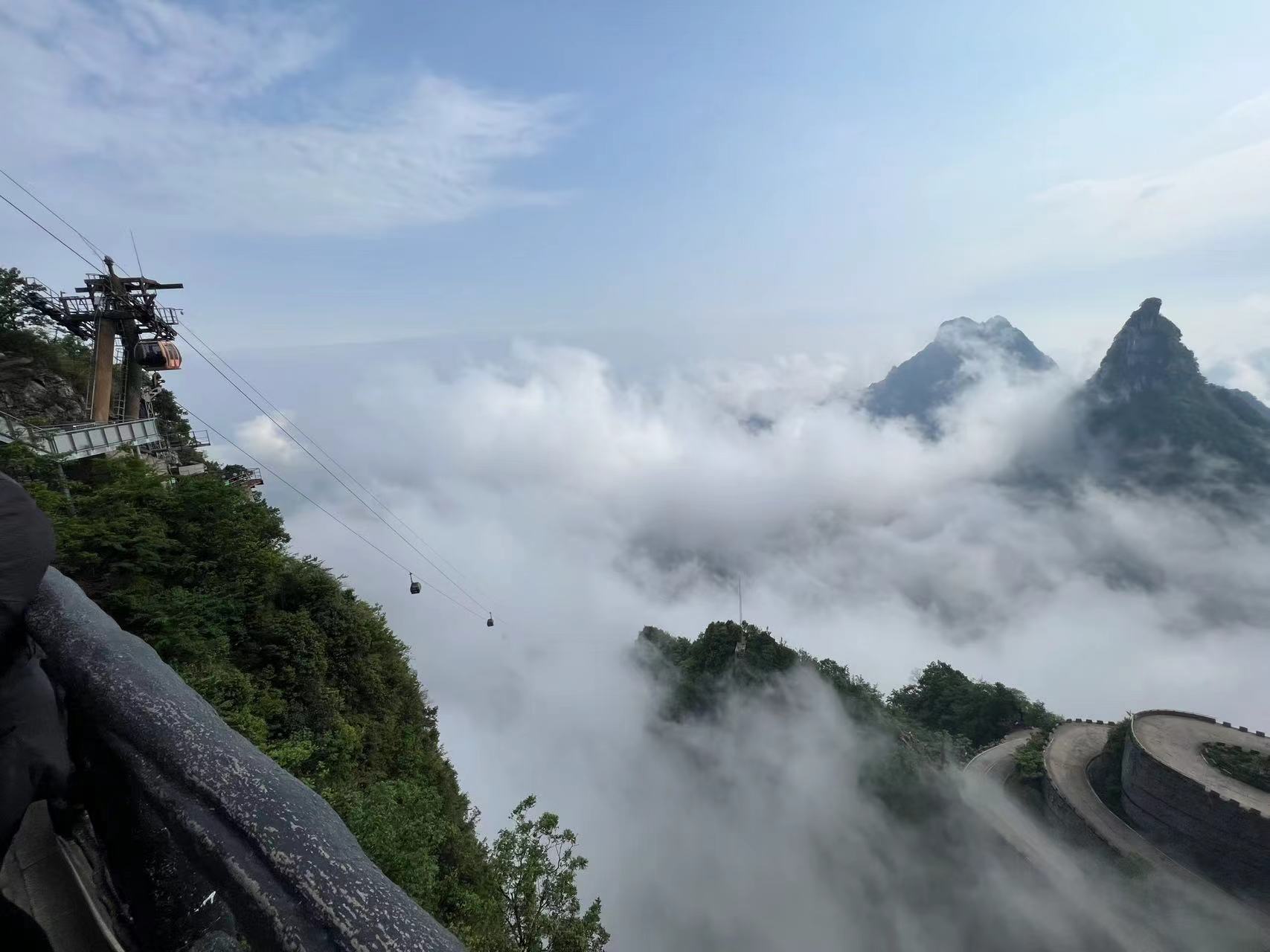 张家界 汽车去 汽车回  3天2晚 【A8寻觅经典：洞森天】(舒适版) 黄龙洞、森林公园、袁家界、黄石寨、72奇楼 天门山三日游