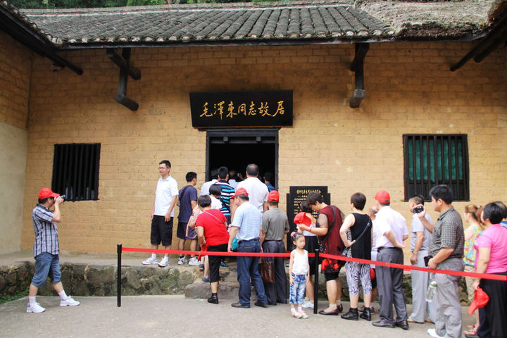 湘潭 汽车去 汽车回  1天0晚 毛泽东故居、铜像广场、《中国出了个毛泽东》演出、花明楼、刘少奇故居一日游