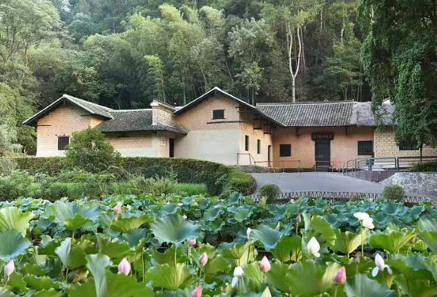 湘潭 汽车去 汽车回  1天0晚 【长沙起止】  韶山毛主席故居+铜像广场+纪念馆+刘少奇故里花明楼 一日游（散拼）