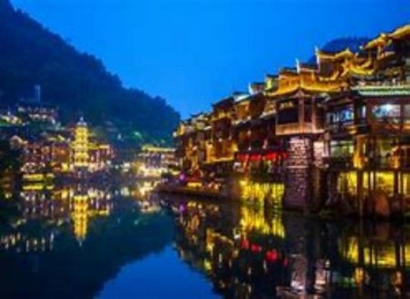 凤凰张家界湘西 汽车去 汽车回  5天4晚 定制森森天芙凤5天4晚
