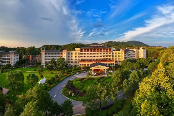 宁乡 汽车去 汽车回  1天0晚 宁乡迴龙山+紫龙湾温泉【门票+午餐】