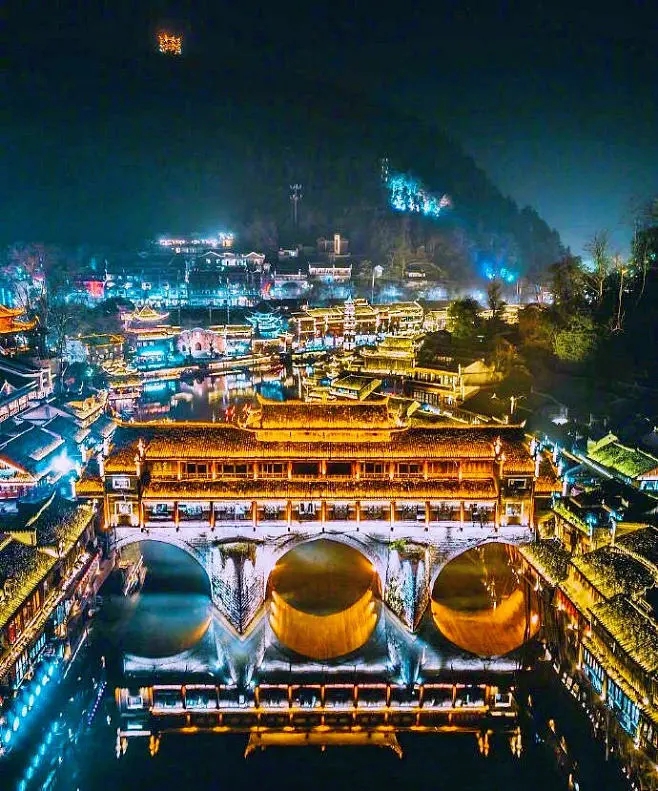 凤凰古城.webp.jpg