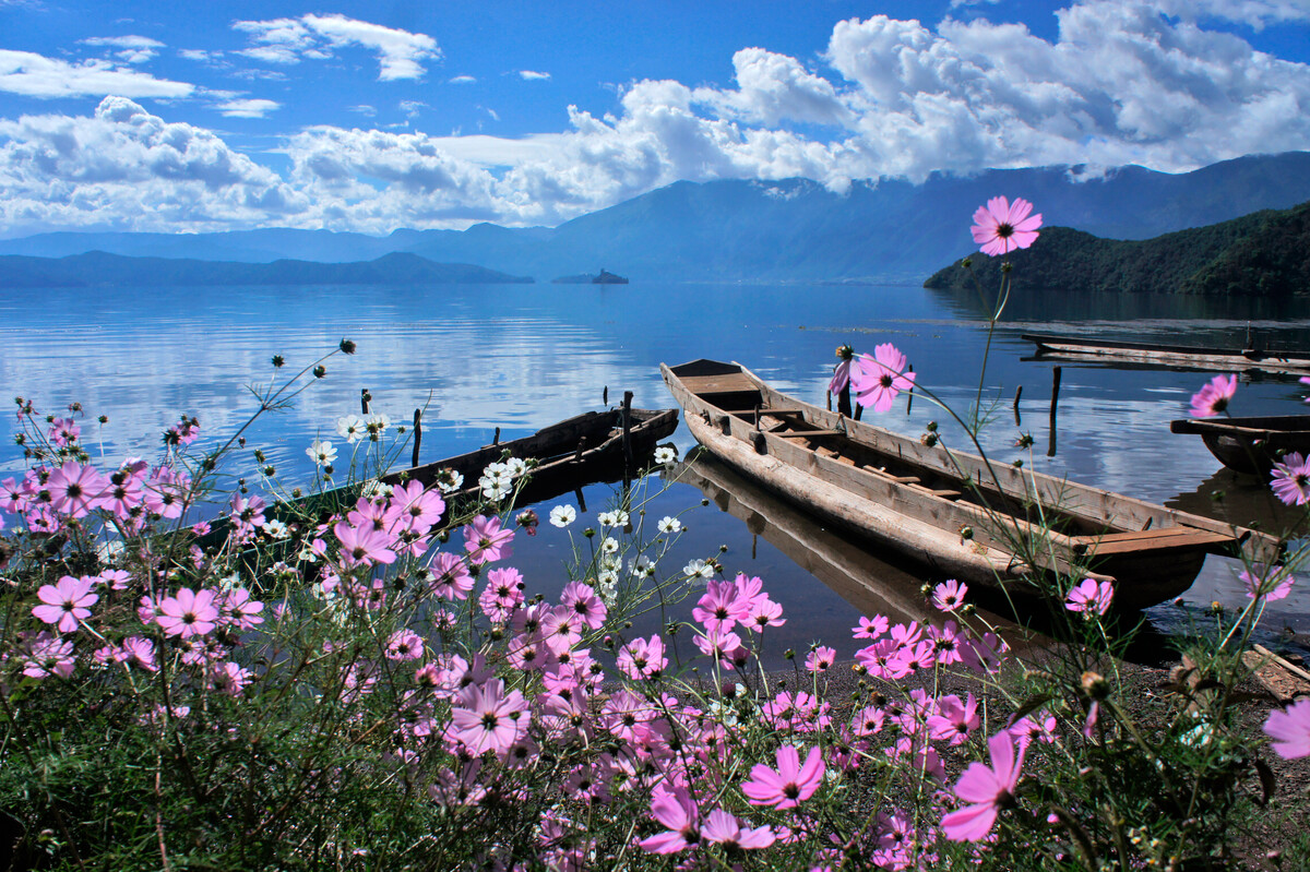 泸沽湖猪槽船.jpg